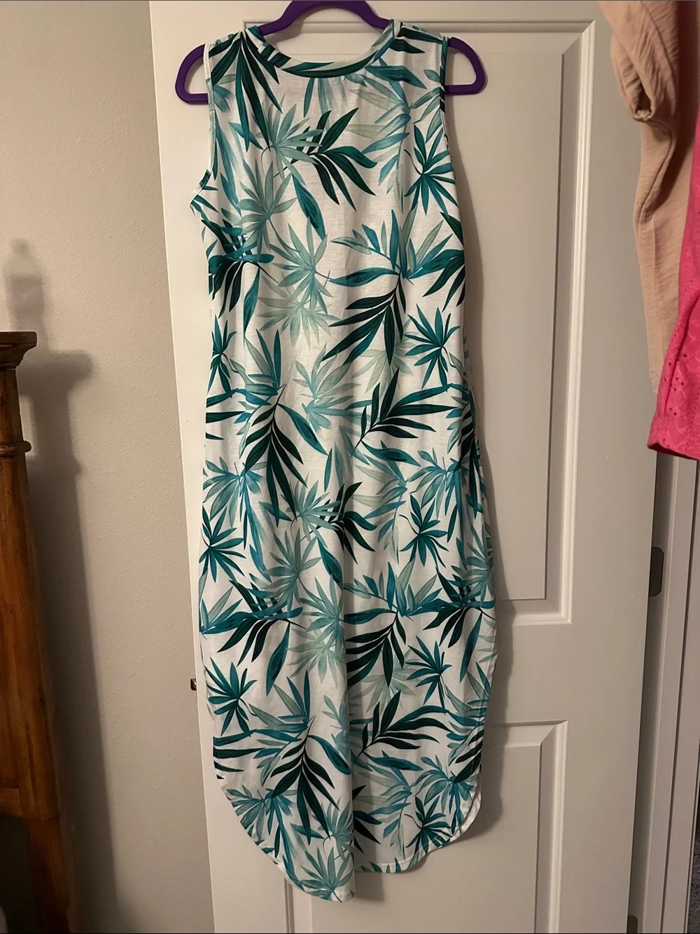 Sleeveless Tropical Leaf Print Maxi Dress in Teal and White